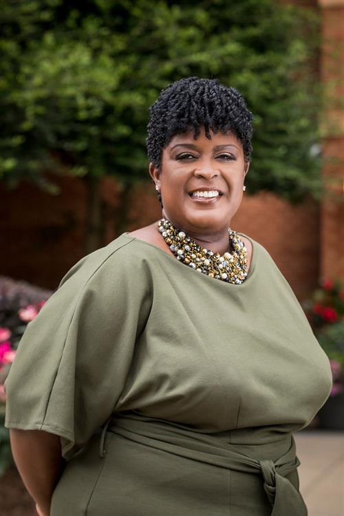 Dr Lisa Herring  Headshot 